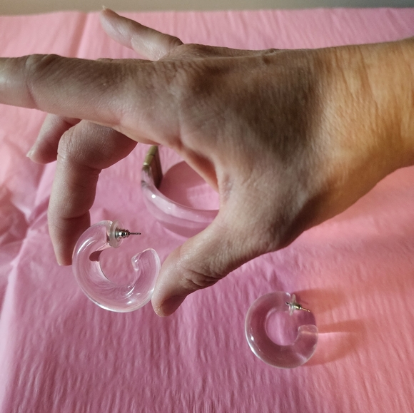 Vintage Lucite Bracelet and Earring Set - Picture 6 of 7